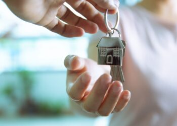 Более 20 млн тенге ущерба: подозреваемая из Урджара взята под стражу