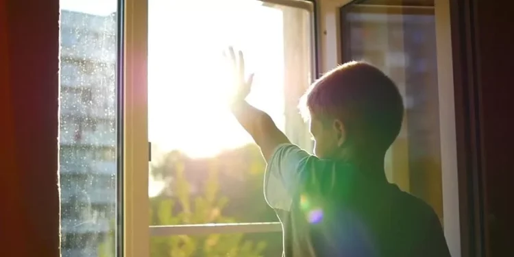 Жамбыл облысында әйел екі баласын бесінші қабаттың терезесінен лақтырған