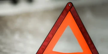 В Актюбинской области в столкновении КамАЗа и легкового авто погиб водитель