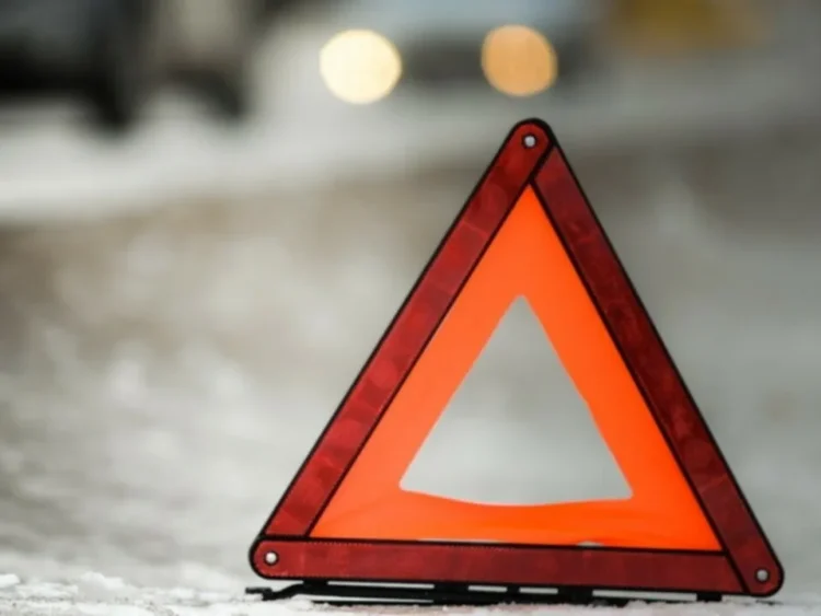 В Актюбинской области в столкновении КамАЗа и легкового авто погиб водитель