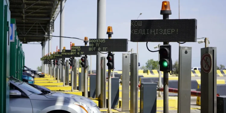 Жол ақауларына байланысты 14 республикалық трассада ақы тоқтатылды