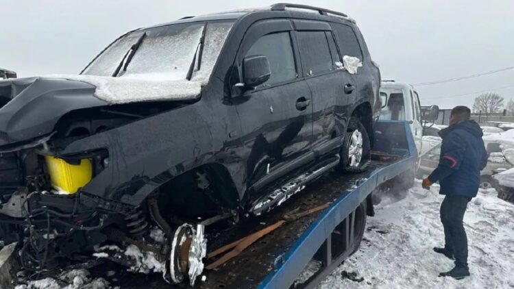 Владелец лишился Toyota Land Cruiser 200 после визита на автомойку