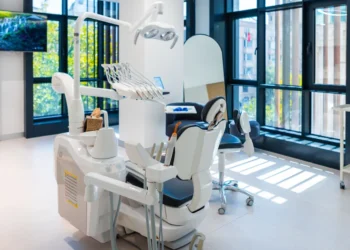 В Казахстане приостановили работу свыше ста стоматологических клиник