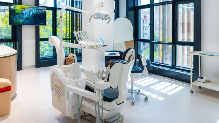 В Казахстане приостановили работу свыше ста стоматологических клиник