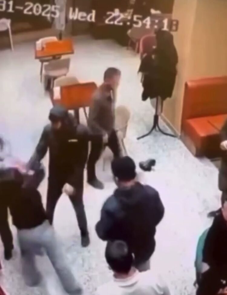 Посетительница кафе в Актау заявила о насилии после спора из-за ущерба имуществу