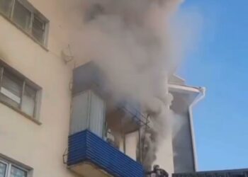 В Усть-Каменогорске произошёл пожар в захламлённой квартире