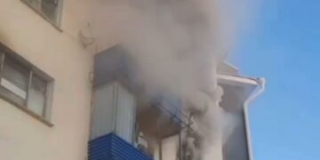 В Усть-Каменогорске произошёл пожар в захламлённой квартире