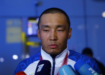 Астана Паралимпиада қаһарманы Ербол Хамитовты зор қошеметпен қарсы алды