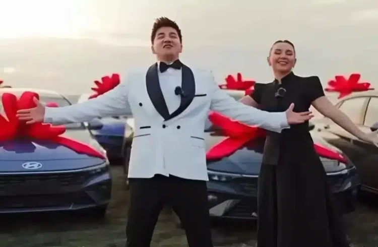 Астанада танымал блогерлер Жанабыловтардың ісі бойынша сот басталды