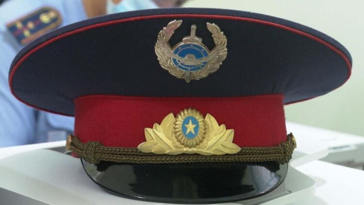 Астанада полицей бастығына қол көтергені үшін сотталды: Капитан шенінен айырылды