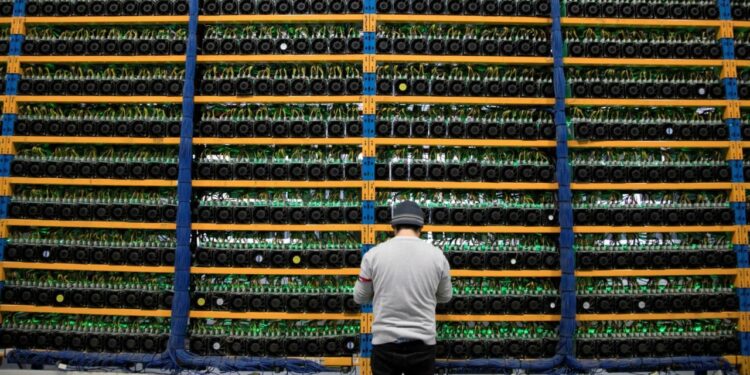 Теміртауда заңсыз майнинг фермасын құрған азаматқа қатысты сот үкімі шықты