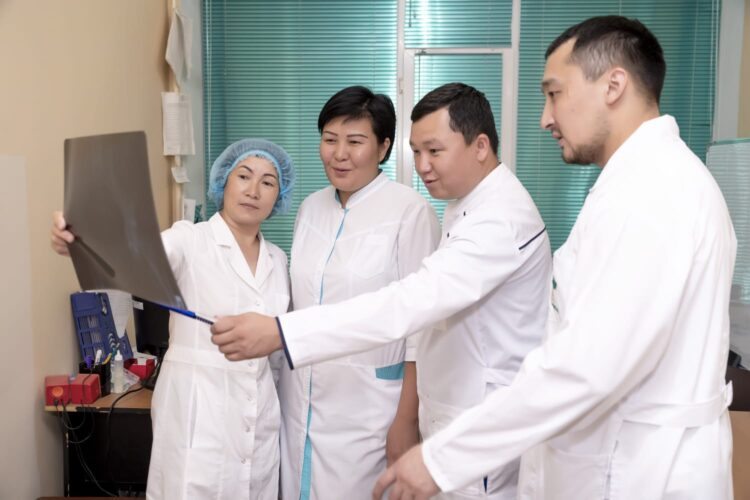 Бесплатную медпомощь в Казахстане не сократят: Власти привлекают новые ресурсы