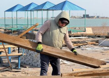 Новый облик побережья: в Конаеве начали реконструкцию пляжей №6 и №7