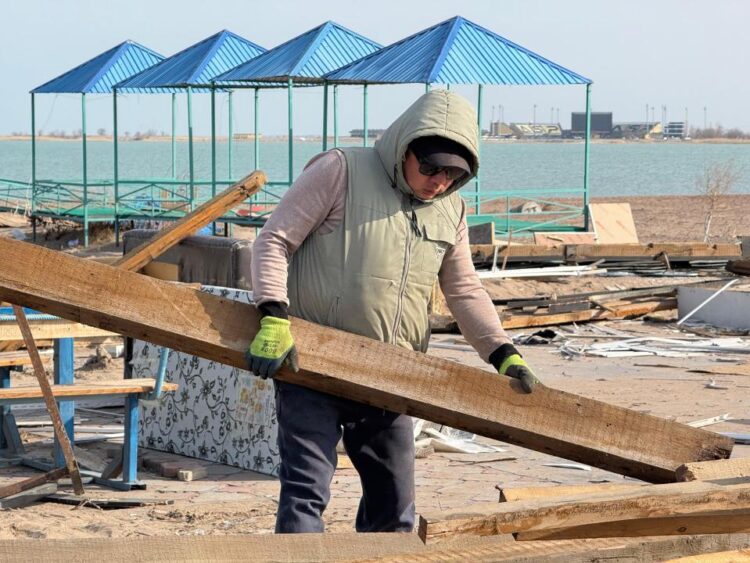 Новый облик побережья: в Конаеве начали реконструкцию пляжей №6 и №7