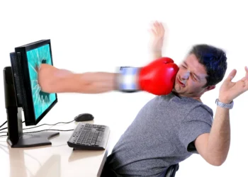 «Ақшаға жазалаймыз»: Telegram-да қазақстандықтарға адам сабап, мүлік өртеу ұсынылуда