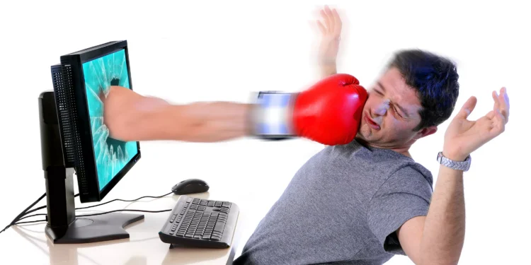 «Ақшаға жазалаймыз»: Telegram-да қазақстандықтарға адам сабап, мүлік өртеу ұсынылуда