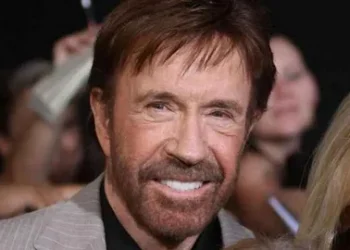 Непобедимый Чак Норрис обрел покой: Семья актера подтвердила известие о его смерти