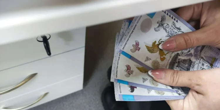 Астанадағы мектеп ісі: Садыкова 8 жылға, Атжанова 7 жылға сотталды