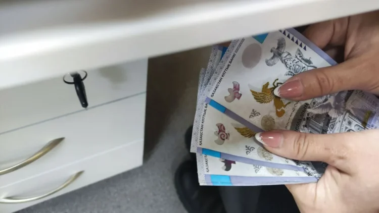 Астанадағы мектеп ісі: Садыкова 8 жылға, Атжанова 7 жылға сотталды