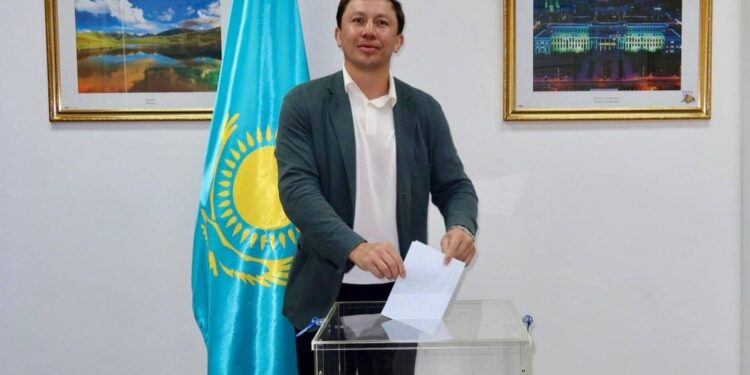 Жаңа Конституция үшін таңдау: Қазақстанда республикалық референдум басталды