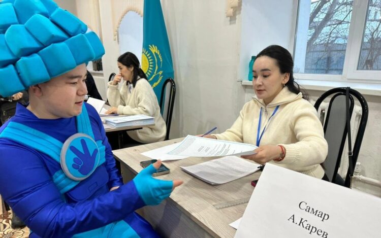 Оралдағы ерекше сайлаушы: Референдумға «Фиксик» келді