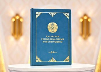 Тарихи сәт: Қасым-Жомарт Тоқаев Қазақстанның жаңа Конституциясына қол қойды