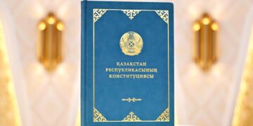 Тарихи сәт: Қасым-Жомарт Тоқаев Қазақстанның жаңа Конституциясына қол қойды