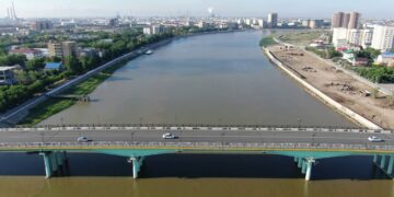 Подвиг на ночной рыбалке: В Атырау спасли 15-летнюю девочку, прыгнувшую с моста в Жайык