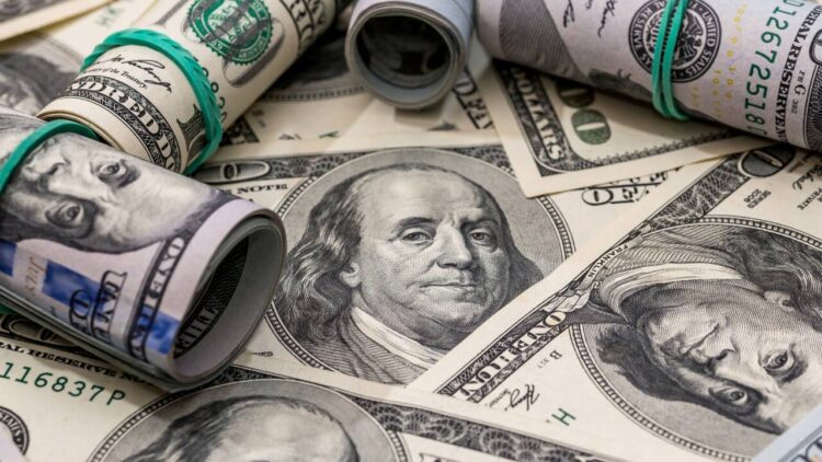 Валютные качели: Почему доллар в обменниках упал до 480 тенге