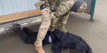 Серийный карманник задержан в Атырау: подозреваемый обворовывал пассажиров автобусов