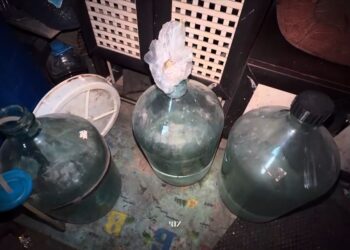 Алкогольное подполье в Экибастузе: полиция накрыла незаконный цех в жилом доме