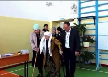 Символы эпохи: в Жетісу и Алматы проголосовали долгожители, перешагнувшие вековой рубеж