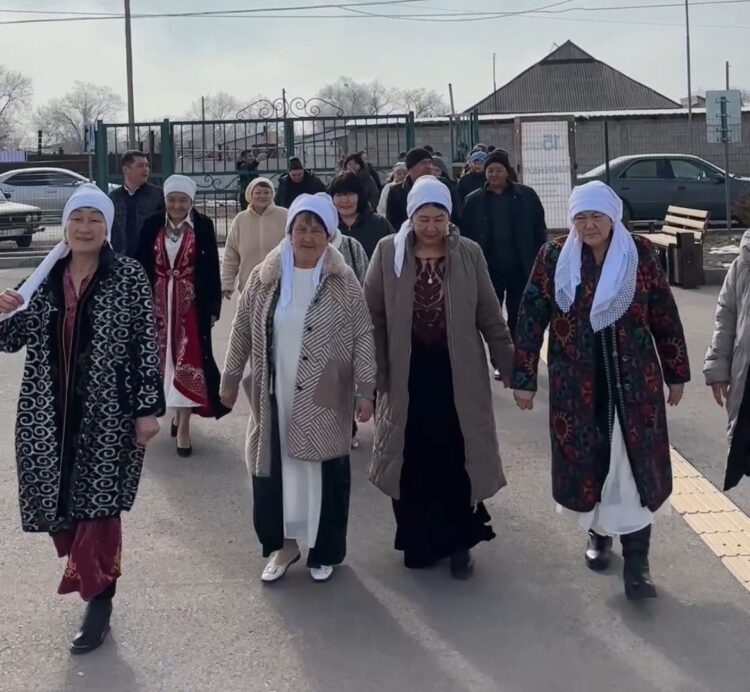 Жители аула показали пример: в Коскудуке жители одной улицы проголосовали в полном составе