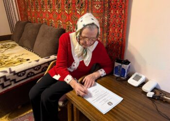 99-летняя жительница Конаева проголосовала на референдуме