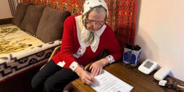 99-летняя жительница Конаева проголосовала на референдуме