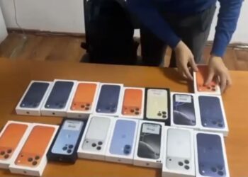 Ақтөбеде әйнекті сындырып, қымбат смартфондарды ұрлаған ер адам ұсталды