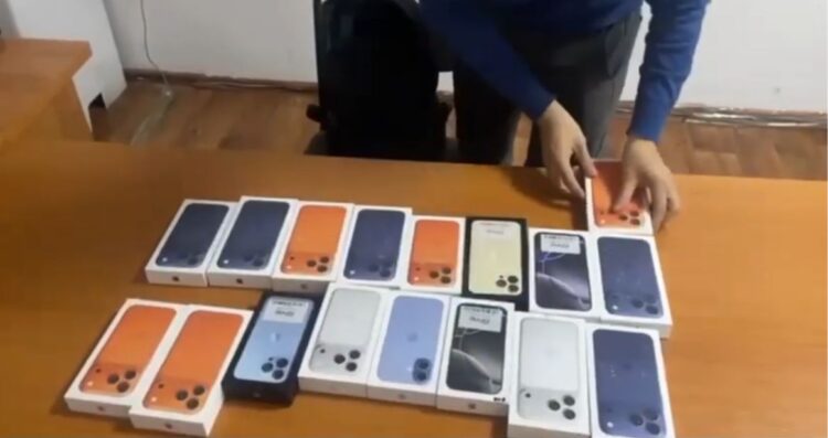 Ақтөбеде әйнекті сындырып, қымбат смартфондарды ұрлаған ер адам ұсталды