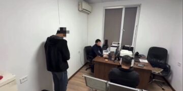 Шымкенттегі мектеп оқушылары арасындағы төбелес: 10-сынып оқушысы көршісін аяусыз соққыға жыққан