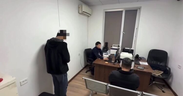 Шымкенттегі мектеп оқушылары арасындағы төбелес: 10-сынып оқушысы көршісін аяусыз соққыға жыққан