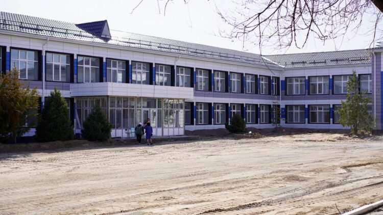 Когда завершится капитальный ремонт школы в Конаеве?