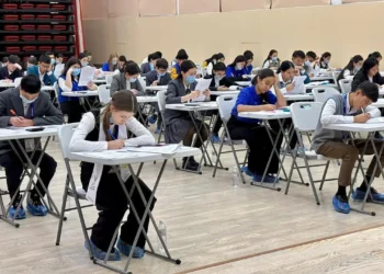 Білім бәйгесіндегі жетістік үшін төлем: Қазақстанда мектеп оқушылары мен ұстаздарды ынталандырудың жаңа тәртібі бекіді