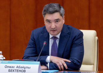 Олжас Бектенов поручил МВД и КГД заняться «организованными группами» на оптовых рынках