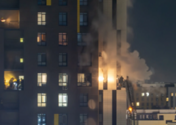 Трагедия в «Коркем-3»: Врачи реанимации борются за жизнь пострадавшей женщины