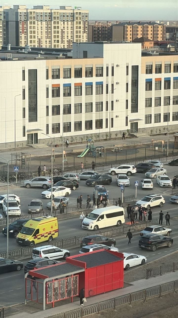 Атырауда мектеп маңындағы жол-көлік оқиғасы салдарынан бірінші сынып оқушысы қаза тапты