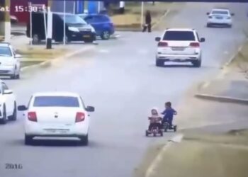 Атырау облысында полиция жолға шығып кеткен кәмелетке толмаған екі баланы қауіпсіз жерге шығарды