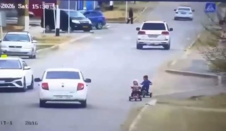 Атырау облысында полиция жолға шығып кеткен кәмелетке толмаған екі баланы қауіпсіз жерге шығарды