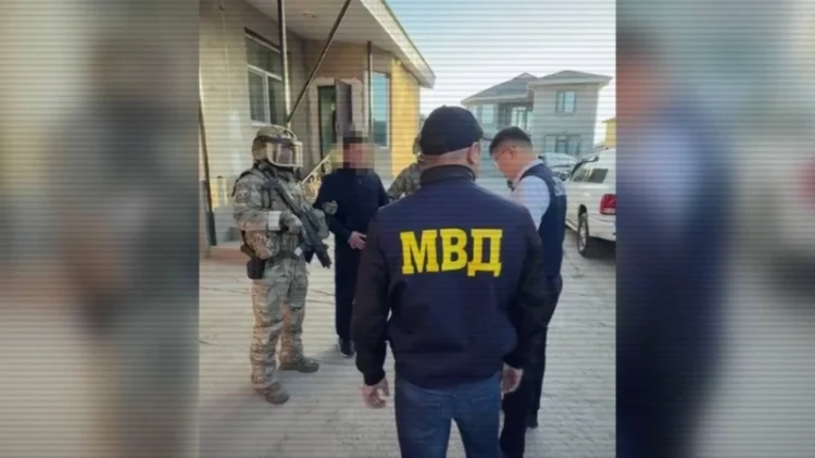 В Жамбылской области задержали группу за вымогательство денег у водителей