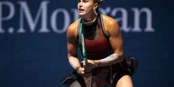 Разбила ракетку после поражения Рыбакиной: Соболенко получила штраф на US Open