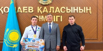 Асхат Бердіханов VI Дүниежүзілік көшпенділер ойындарының жеңімпазына 1 миллион теңге сыйға тартты