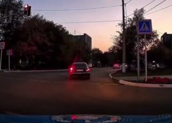 Екібастұзда Mercedes жүргізушісі полициядан қашпақ болды